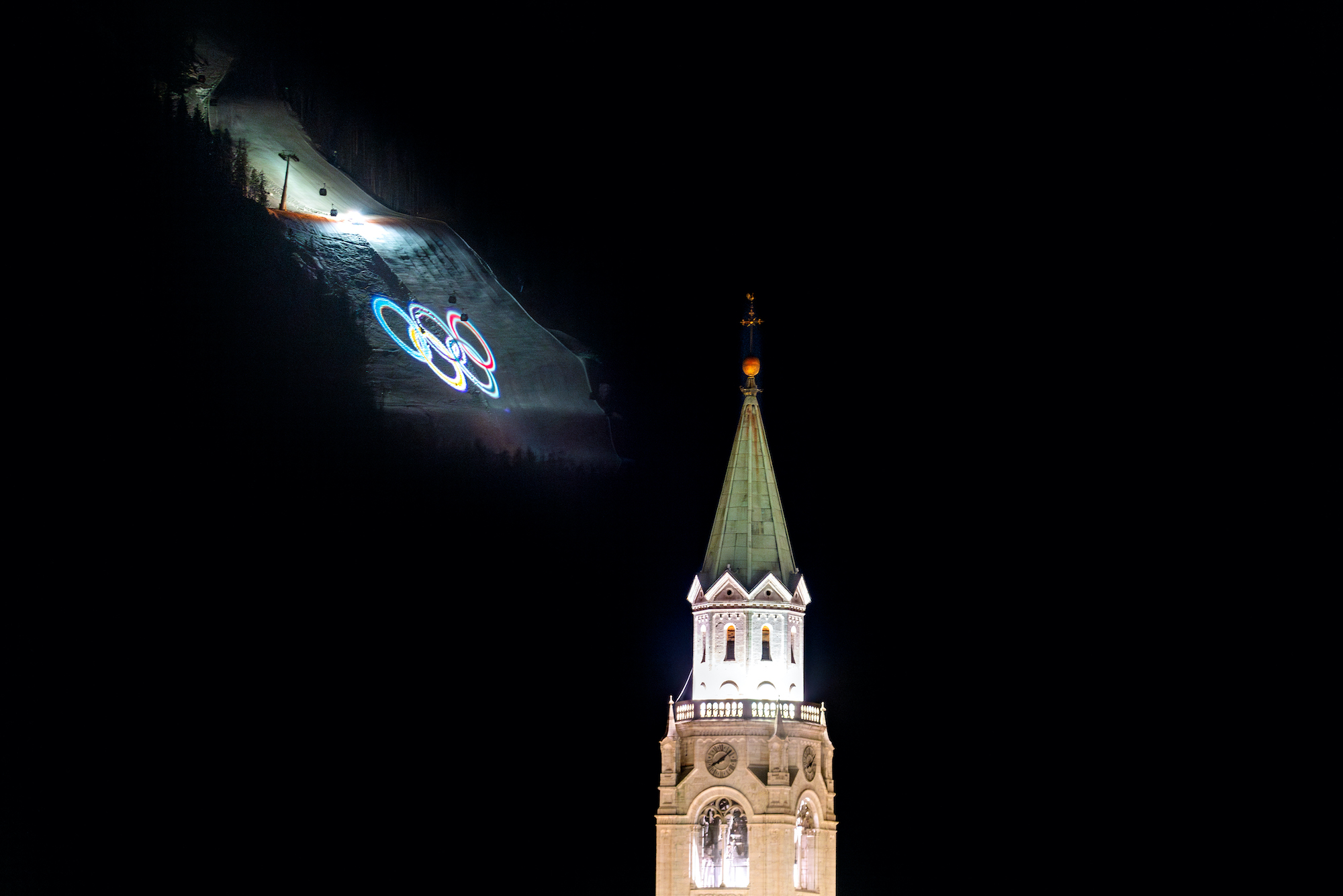 -2 anni alle Olimpiadi: i cinque cerchi illuminano Col Drusciè